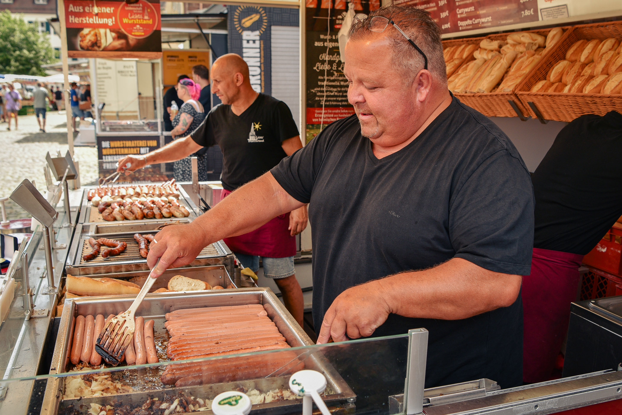 Dirk Licht grillt Würste